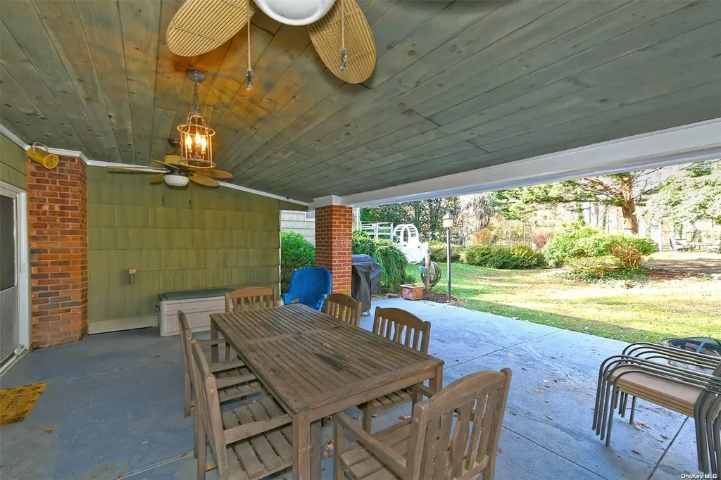3 Robin Lane Huntington NY 11743