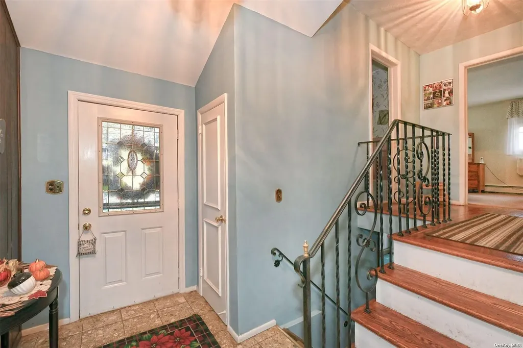 3 Robin Lane Huntington NY 11743