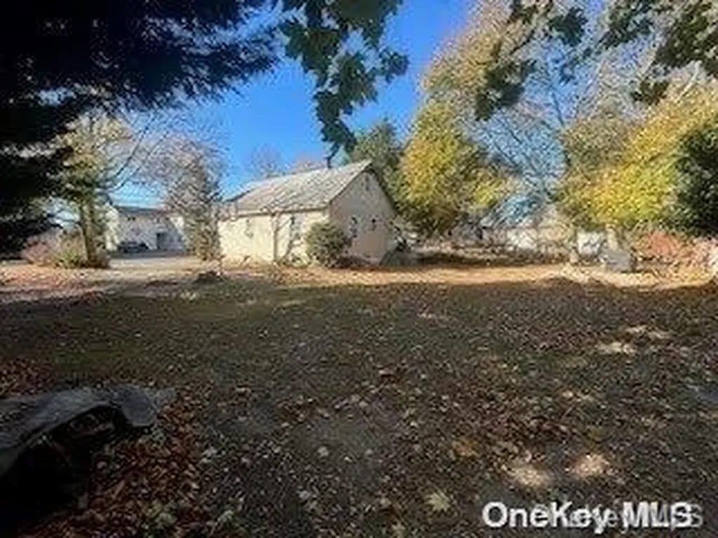 132 S 7th Street Lindenhurst NY 11757