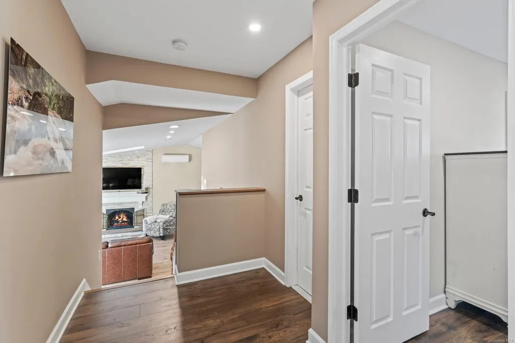 3 Lesley Lane Old Bethpage NY 11804