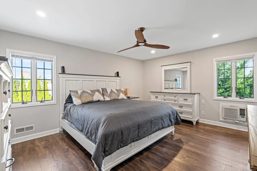 3 Lesley Lane Old Bethpage NY 11804