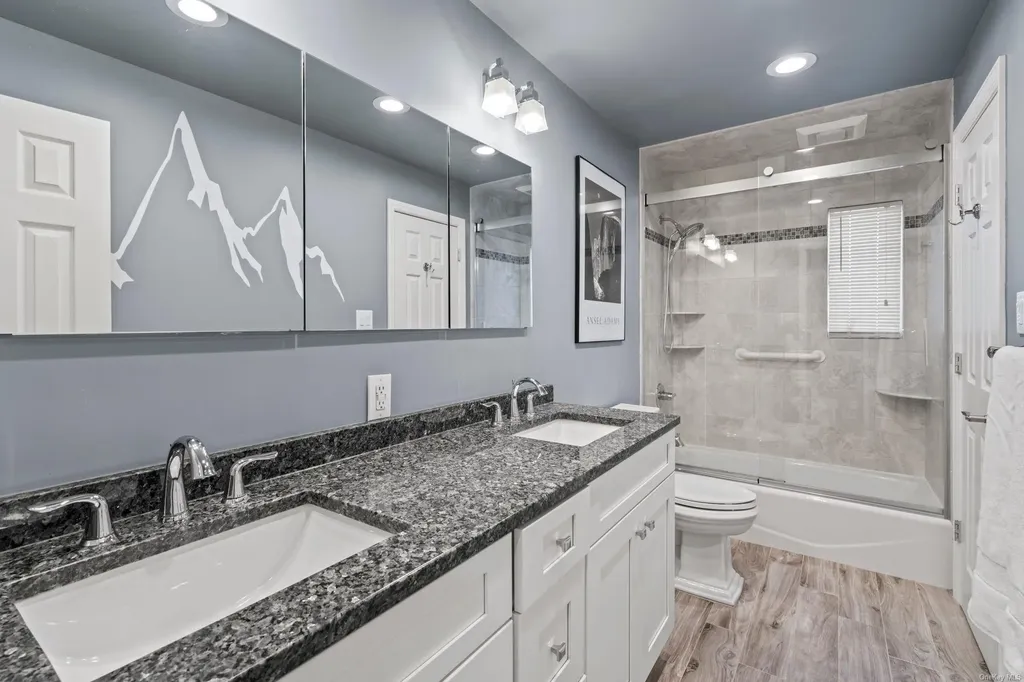 3 Lesley Lane Old Bethpage NY 11804