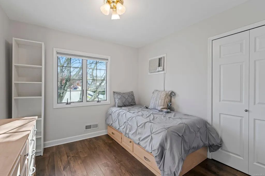 3 Lesley Lane Old Bethpage NY 11804