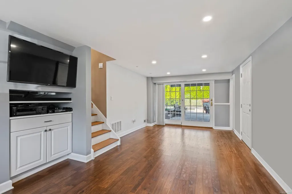 3 Lesley Lane Old Bethpage NY 11804
