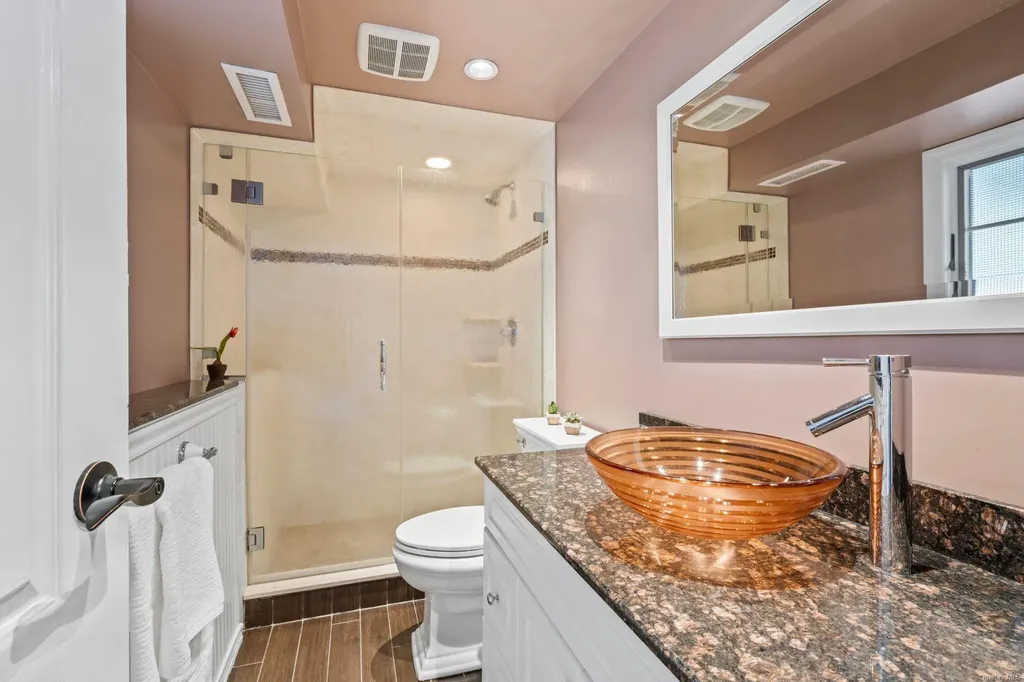 3 Lesley Lane Old Bethpage NY 11804