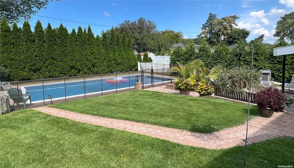 3 Lesley Lane Old Bethpage NY 11804