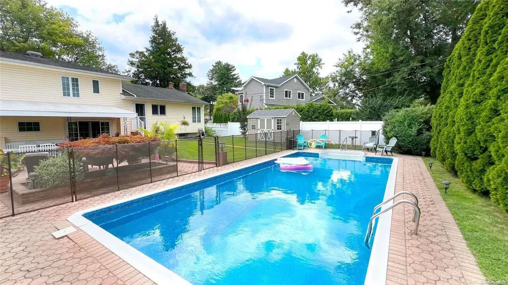 3 Lesley Lane Old Bethpage NY 11804