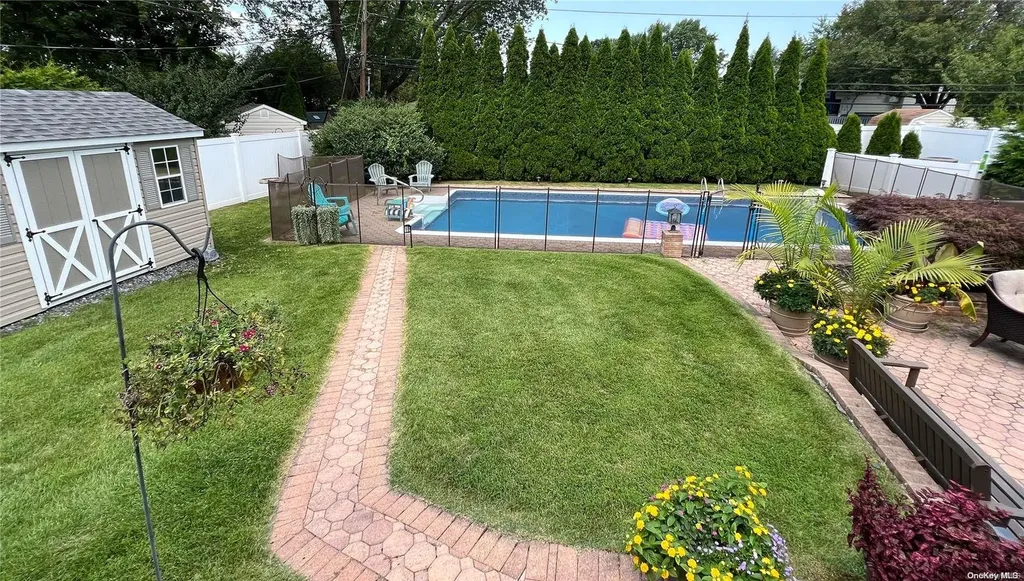 3 Lesley Lane Old Bethpage NY 11804