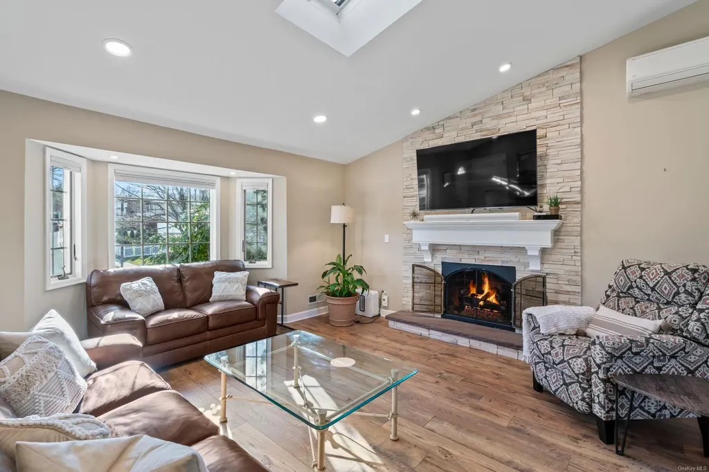 3 Lesley Lane Old Bethpage NY 11804