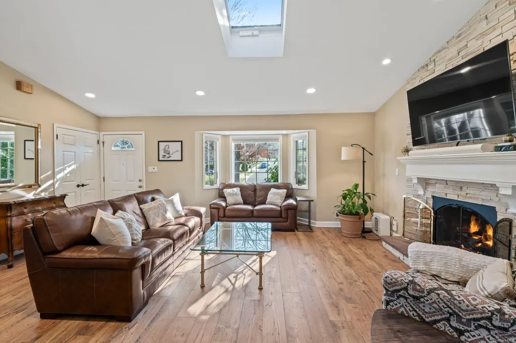 3 Lesley Lane Old Bethpage NY 11804