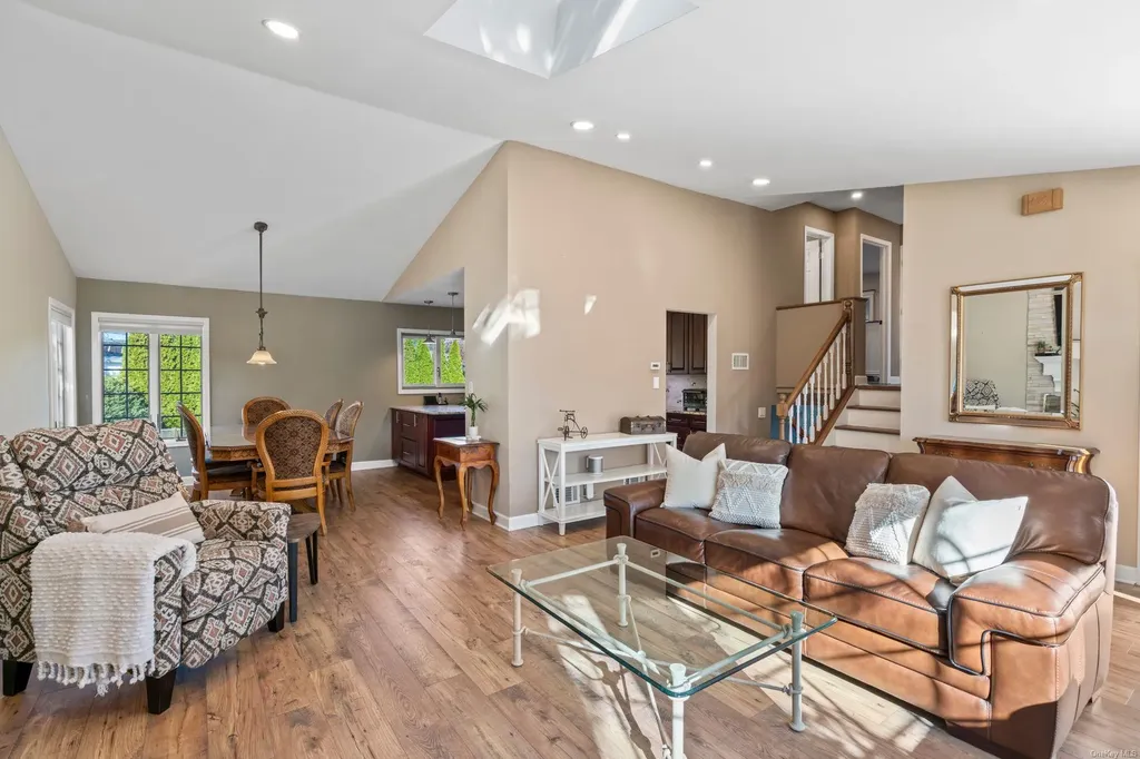 3 Lesley Lane Old Bethpage NY 11804