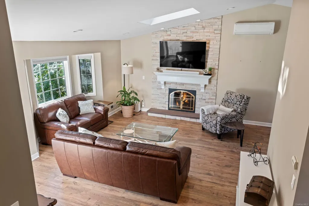 3 Lesley Lane Old Bethpage NY 11804