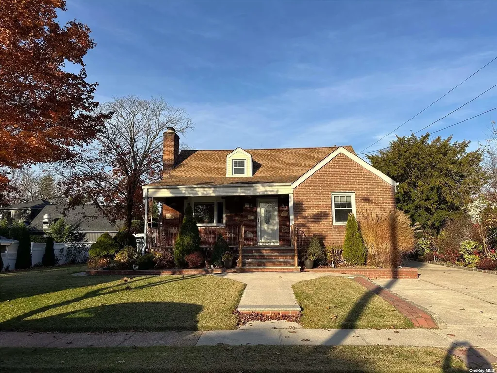 211 E Maujer Street Valley Stream NY 11580