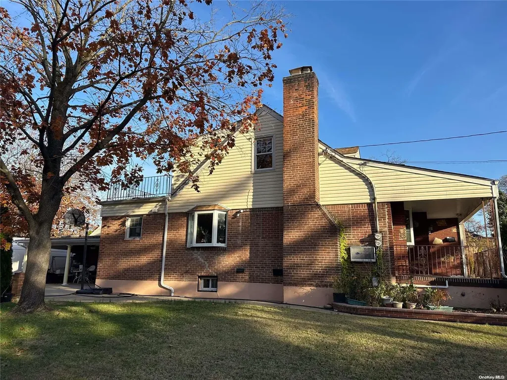 211 E Maujer Street Valley Stream NY 11580