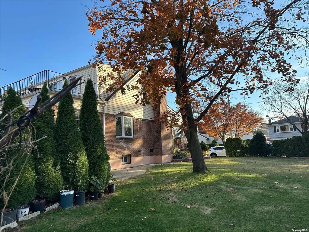 211 E Maujer Street Valley Stream NY 11580