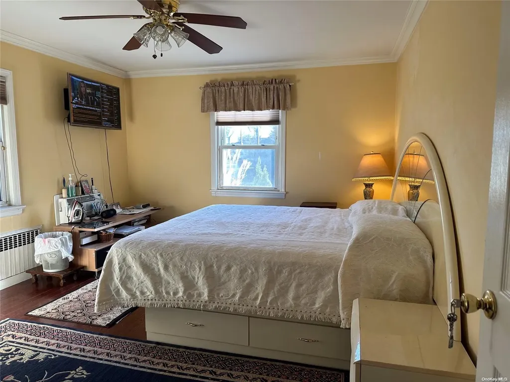 211 E Maujer Street Valley Stream NY 11580
