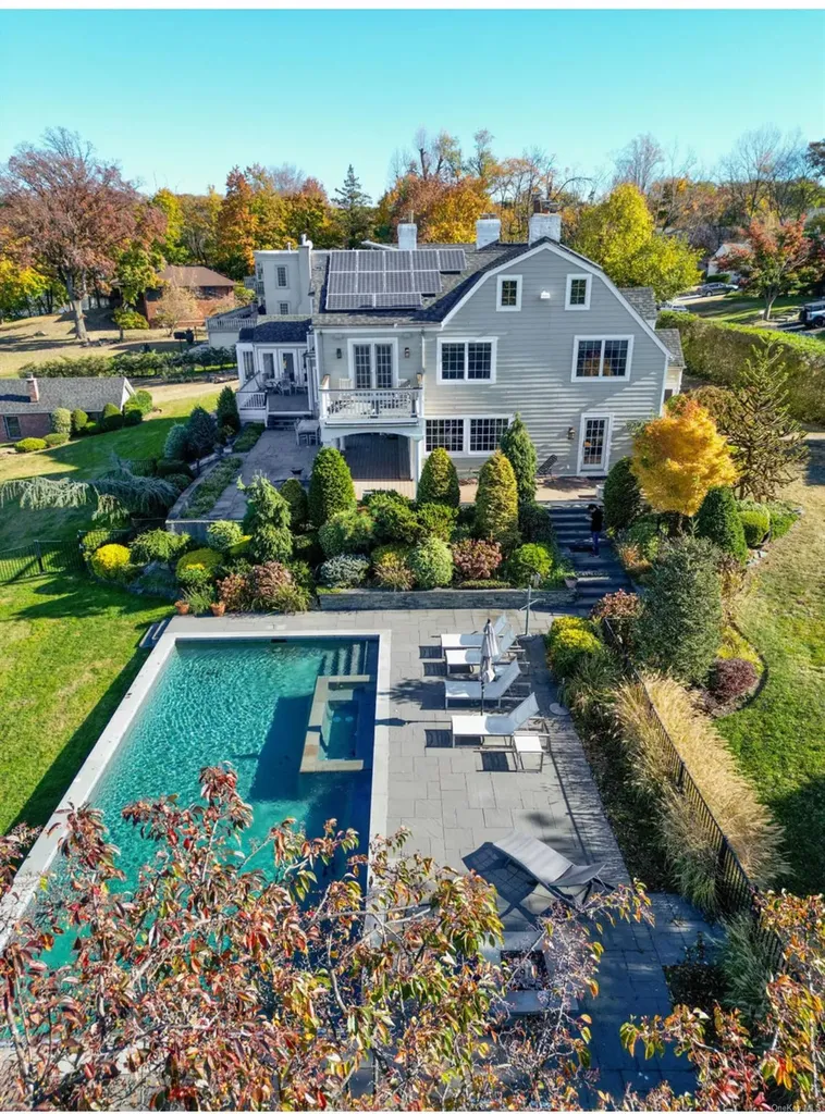 200 Gristmill Lane Great Neck NY 11023