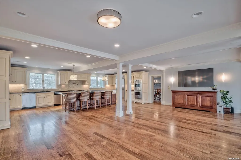 200 Gristmill Lane Great Neck NY 11023
