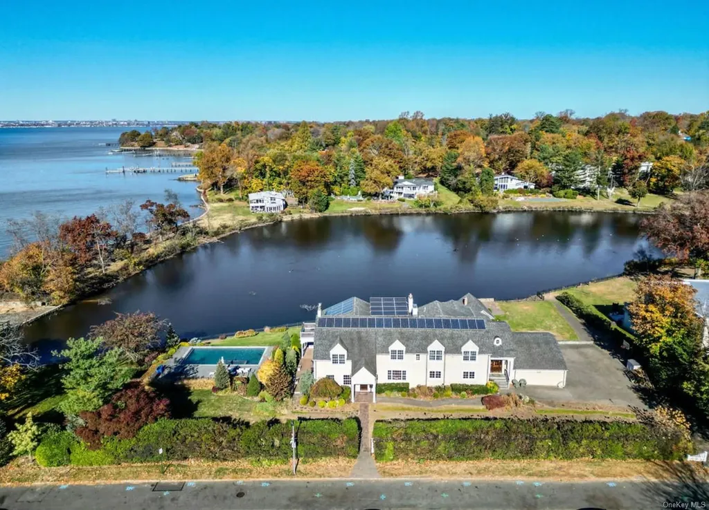 200 Gristmill Lane Great Neck NY 11023