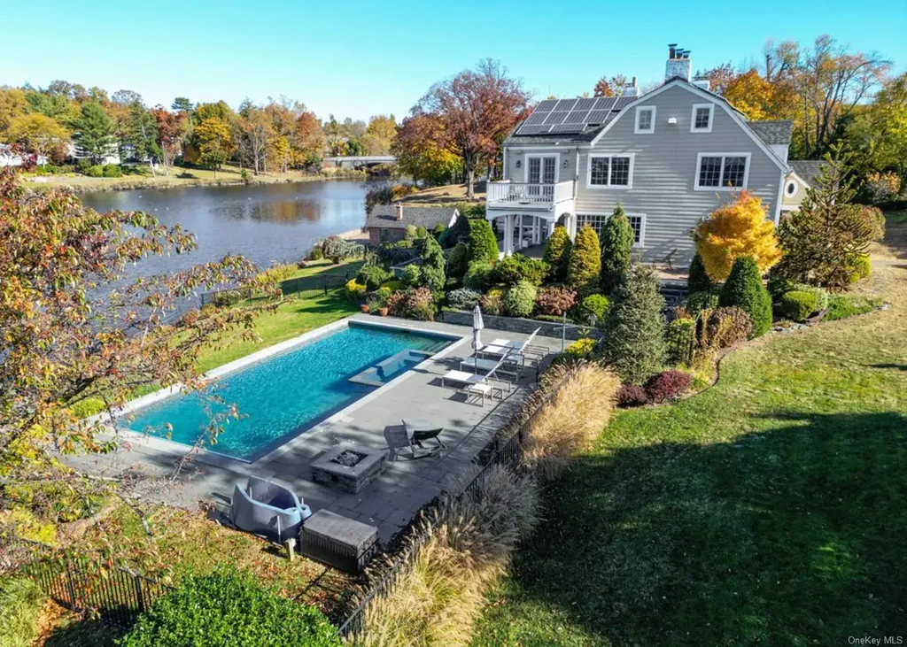200 Gristmill Lane Great Neck NY 11023