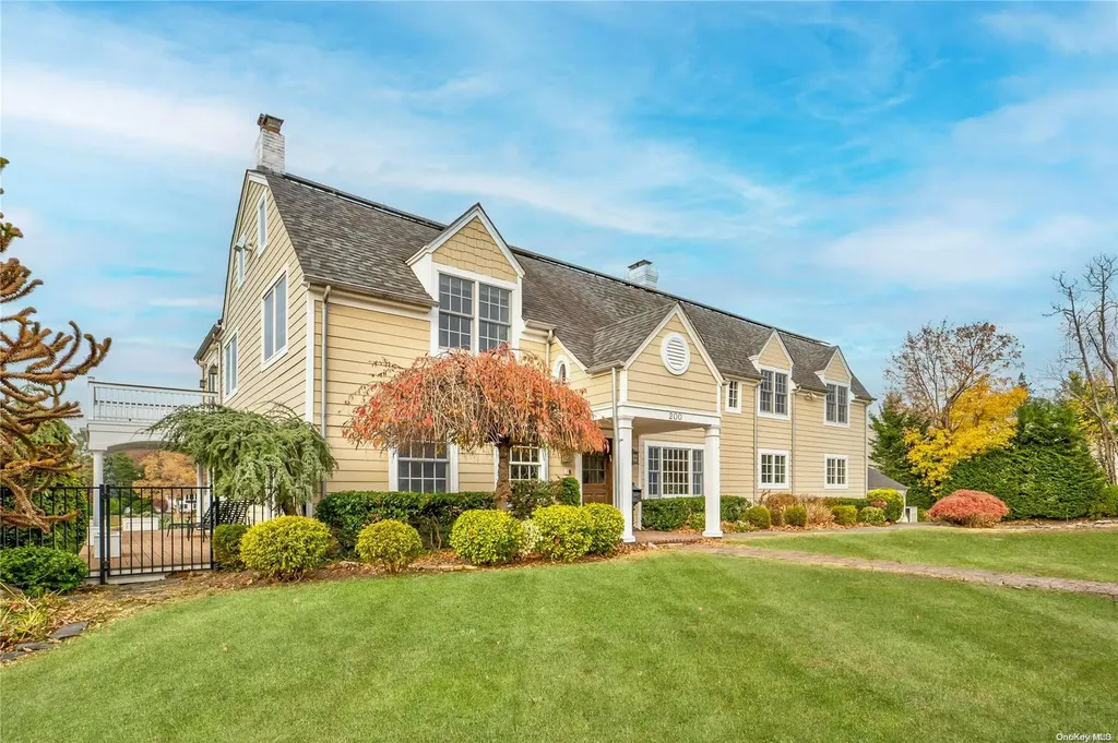 200 Gristmill Lane Great Neck NY 11023