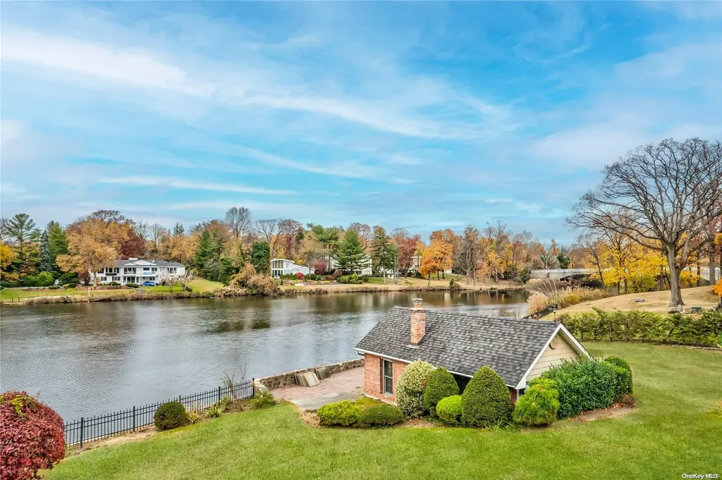 200 Gristmill Lane Great Neck NY 11023