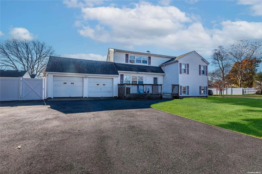 28 Chestnut Drive Bay Shore NY 11706