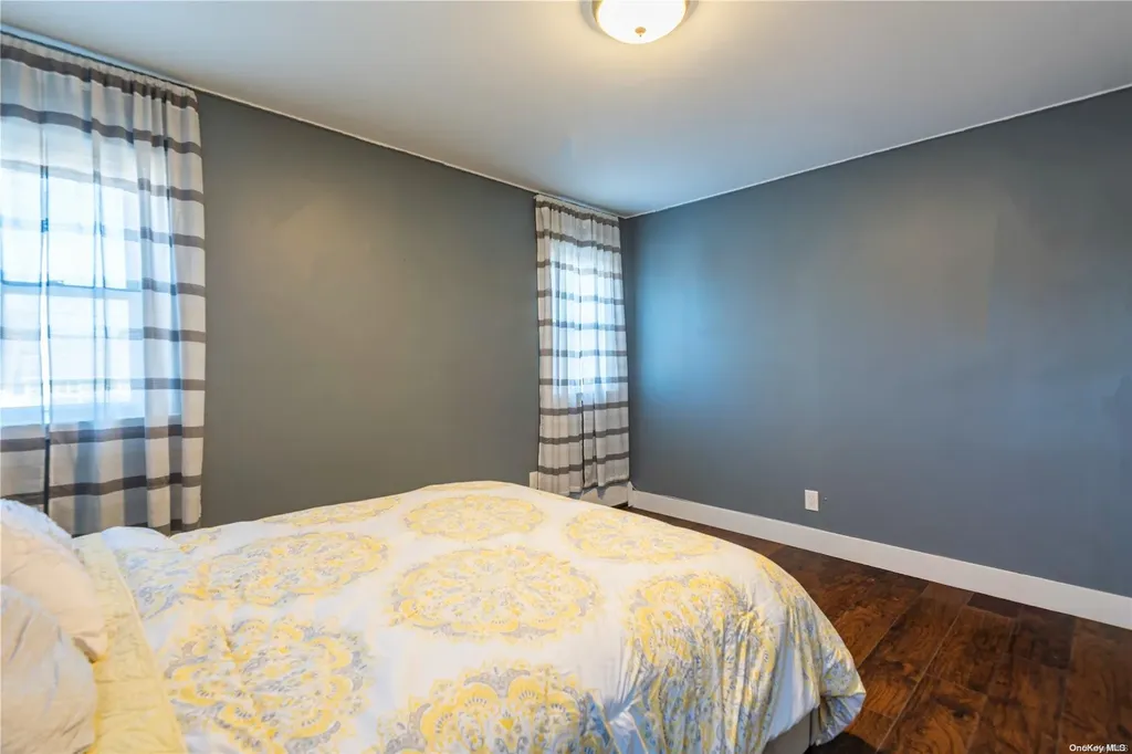 28 Chestnut Drive Bay Shore NY 11706