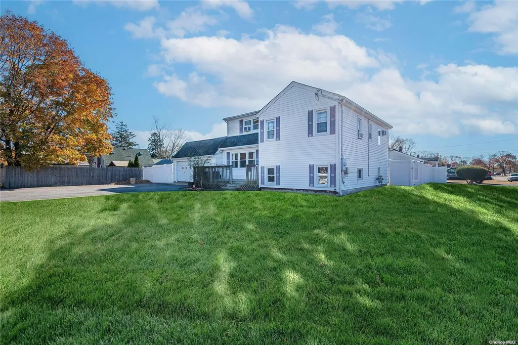 28 Chestnut Drive Bay Shore NY 11706