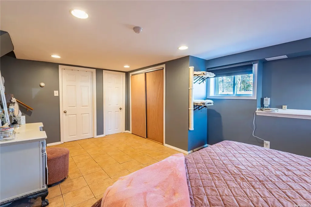 28 Chestnut Drive Bay Shore NY 11706