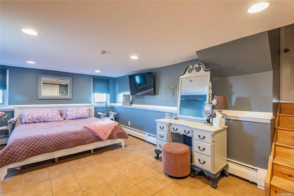 28 Chestnut Drive Bay Shore NY 11706