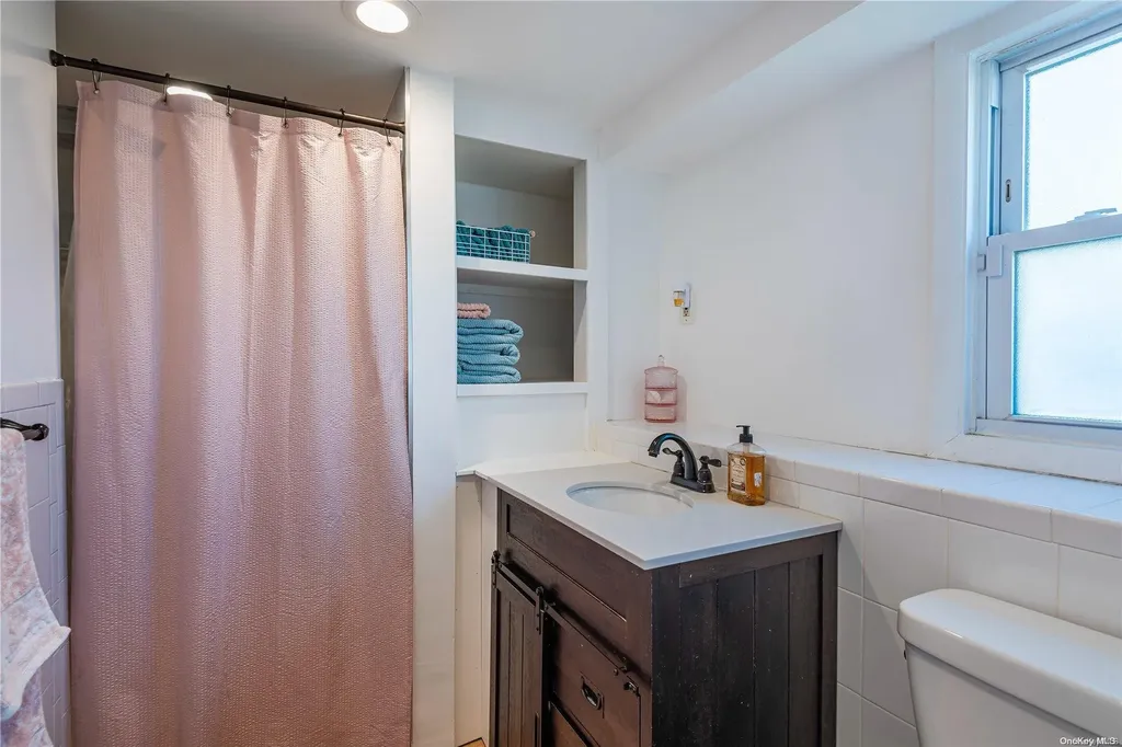 28 Chestnut Drive Bay Shore NY 11706