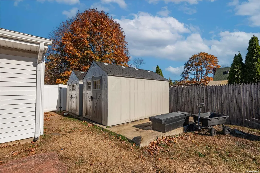 28 Chestnut Drive Bay Shore NY 11706