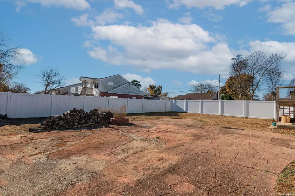28 Chestnut Drive Bay Shore NY 11706