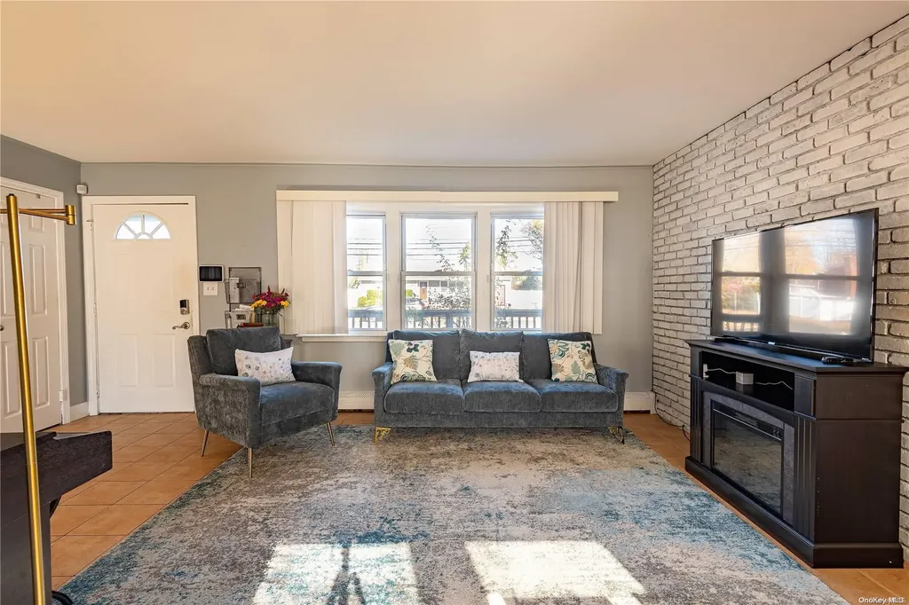 28 Chestnut Drive Bay Shore NY 11706
