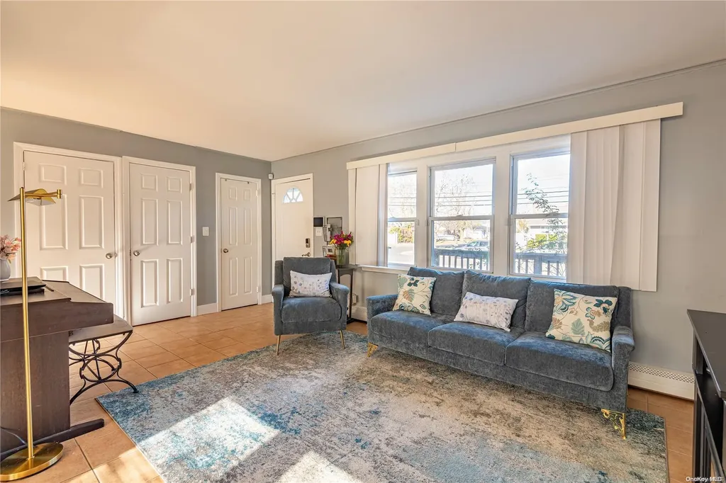 28 Chestnut Drive Bay Shore NY 11706