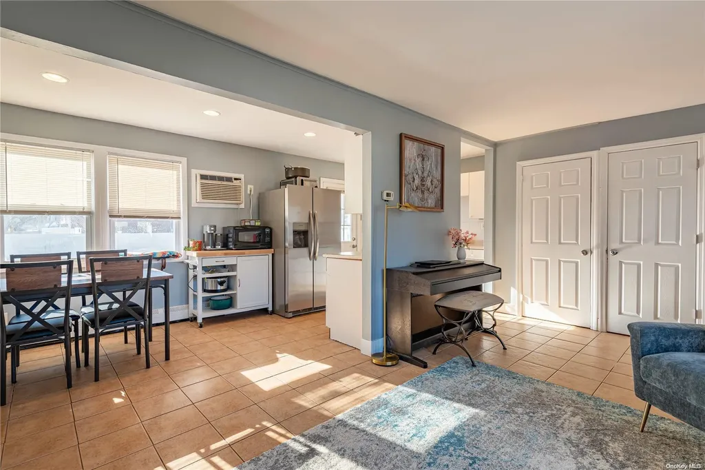 28 Chestnut Drive Bay Shore NY 11706