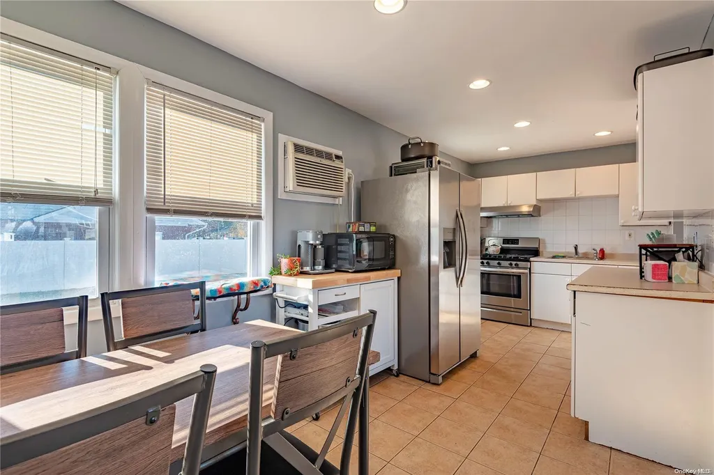 28 Chestnut Drive Bay Shore NY 11706