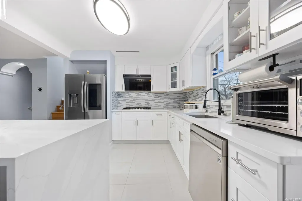 73 Central Park Road Plainview NY 11803