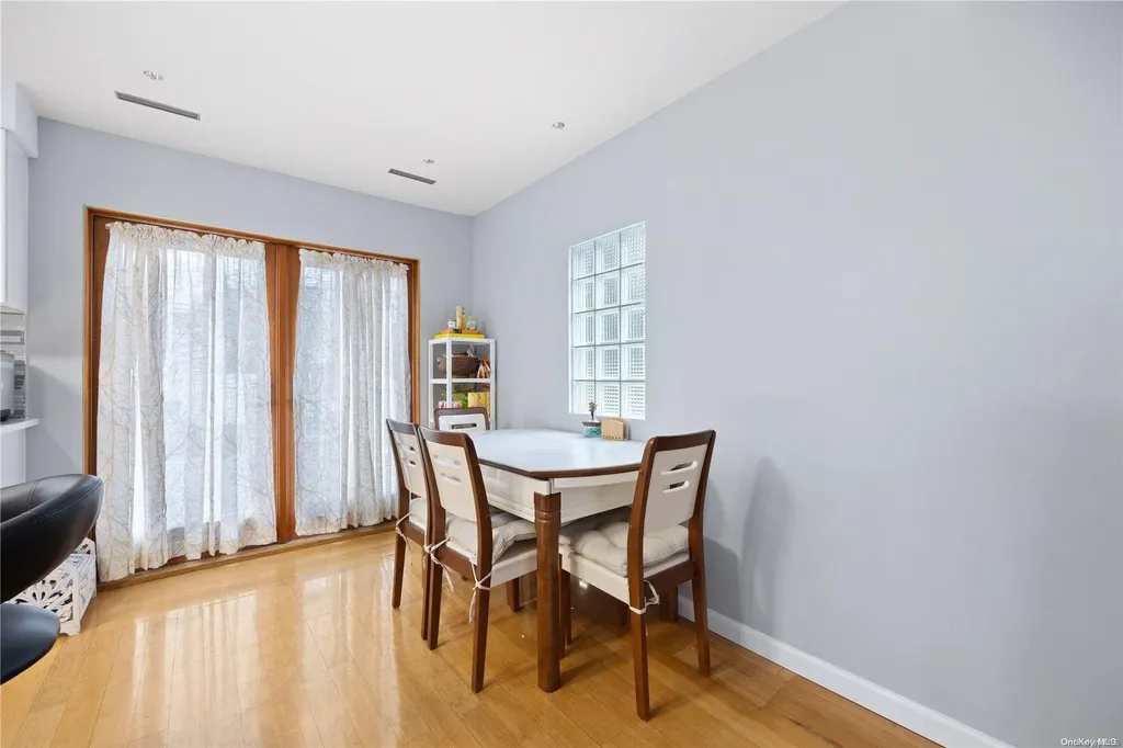 73 Central Park Road Plainview NY 11803