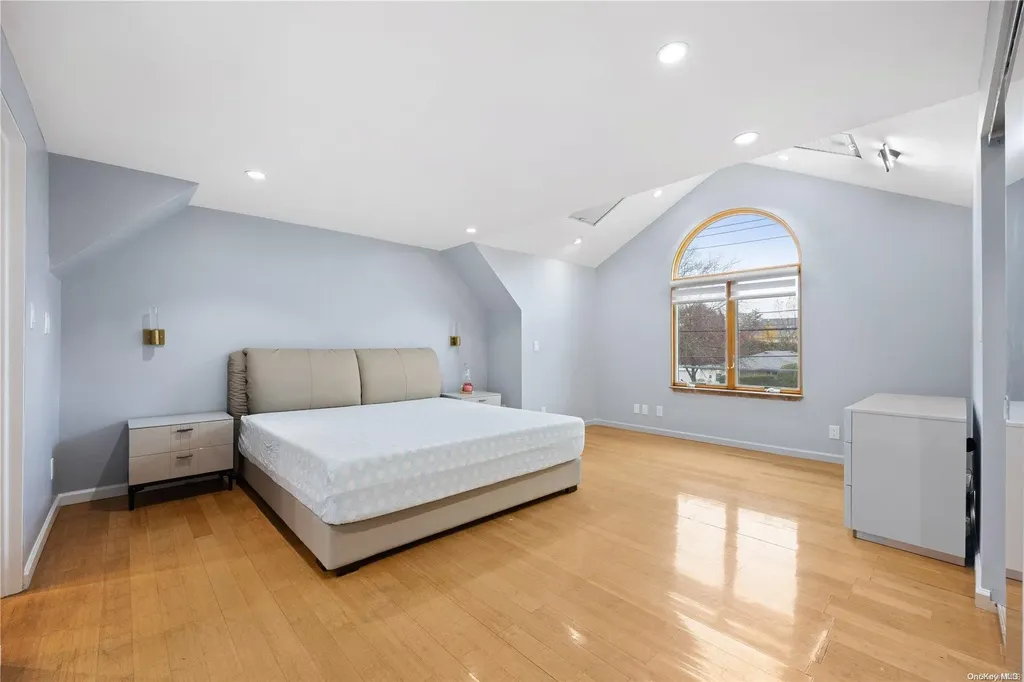 73 Central Park Road Plainview NY 11803