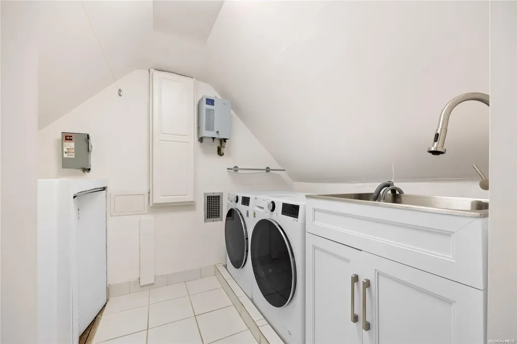 73 Central Park Road Plainview NY 11803