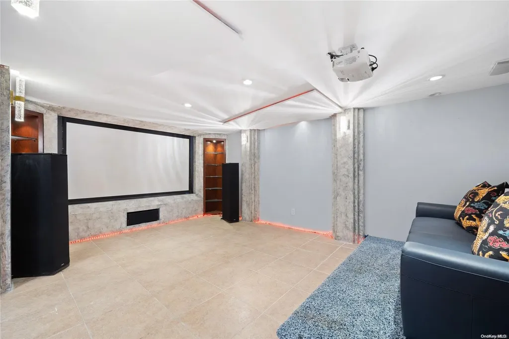 73 Central Park Road Plainview NY 11803