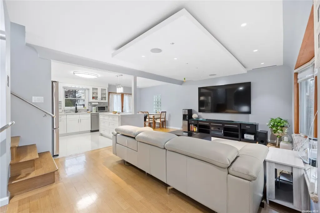 73 Central Park Road Plainview NY 11803