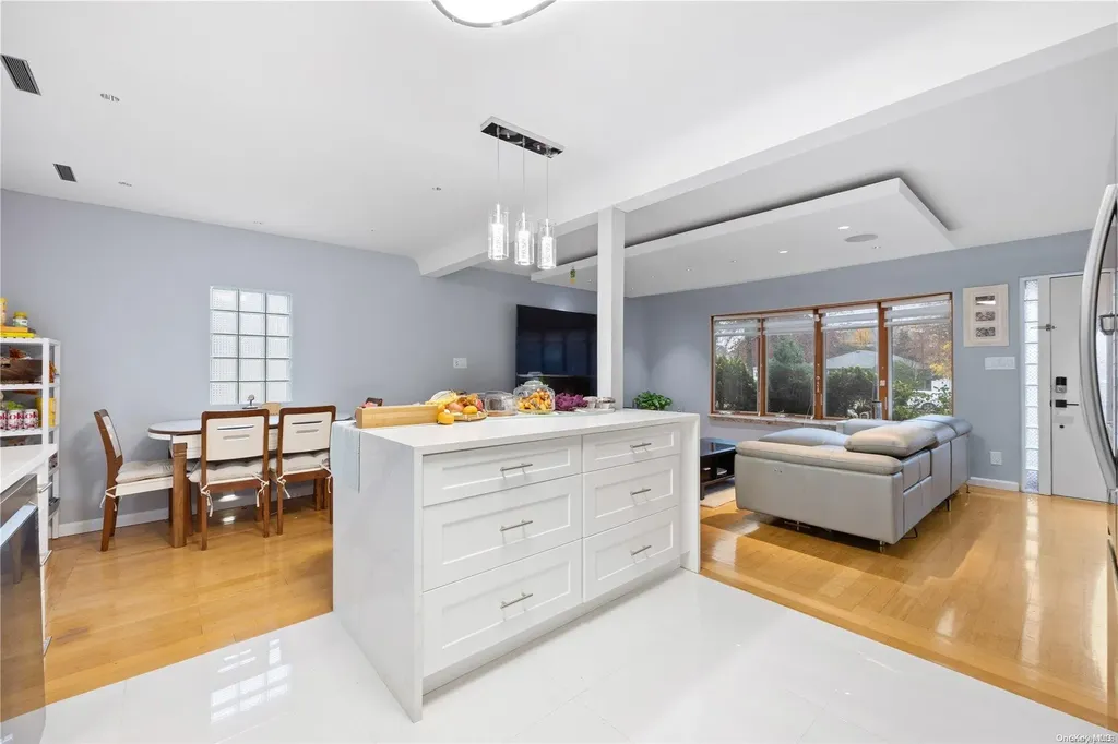 73 Central Park Road Plainview NY 11803
