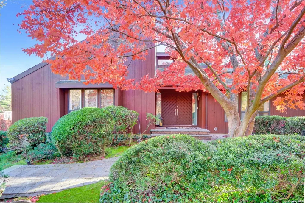 22 Candlewood Path Dix Hills NY 11746
