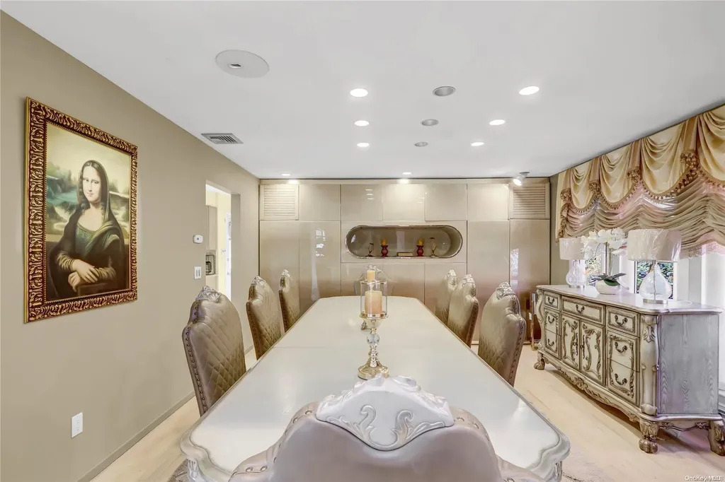 22 Candlewood Path Dix Hills NY 11746