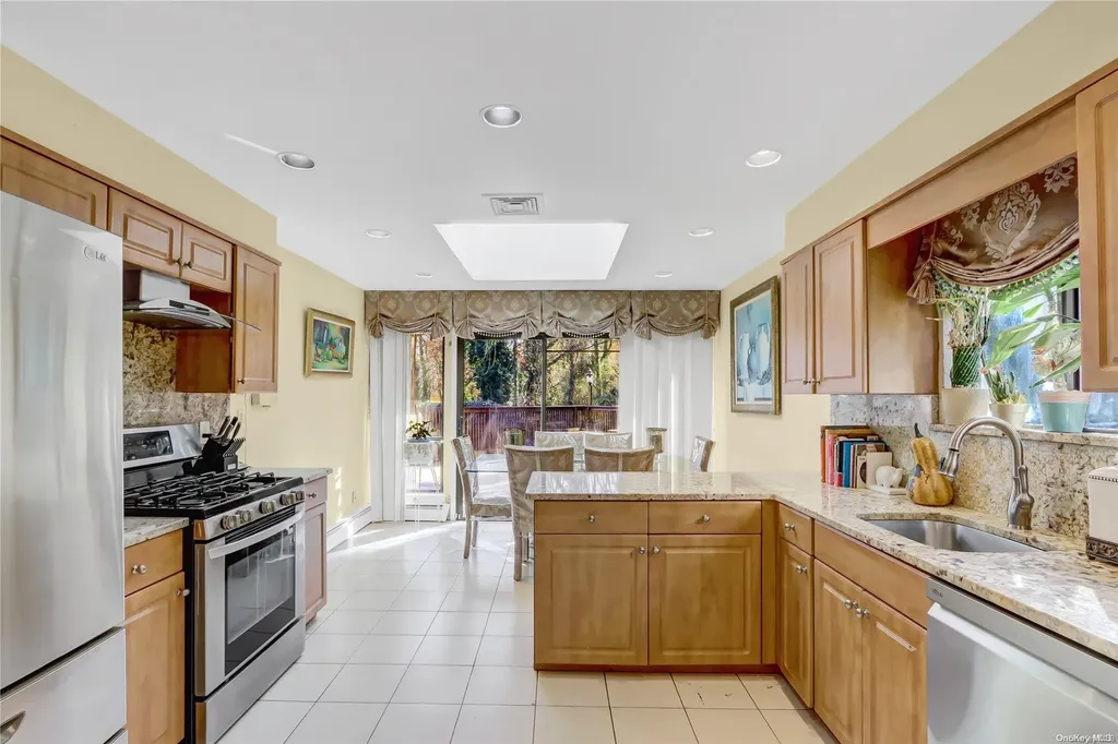22 Candlewood Path Dix Hills NY 11746