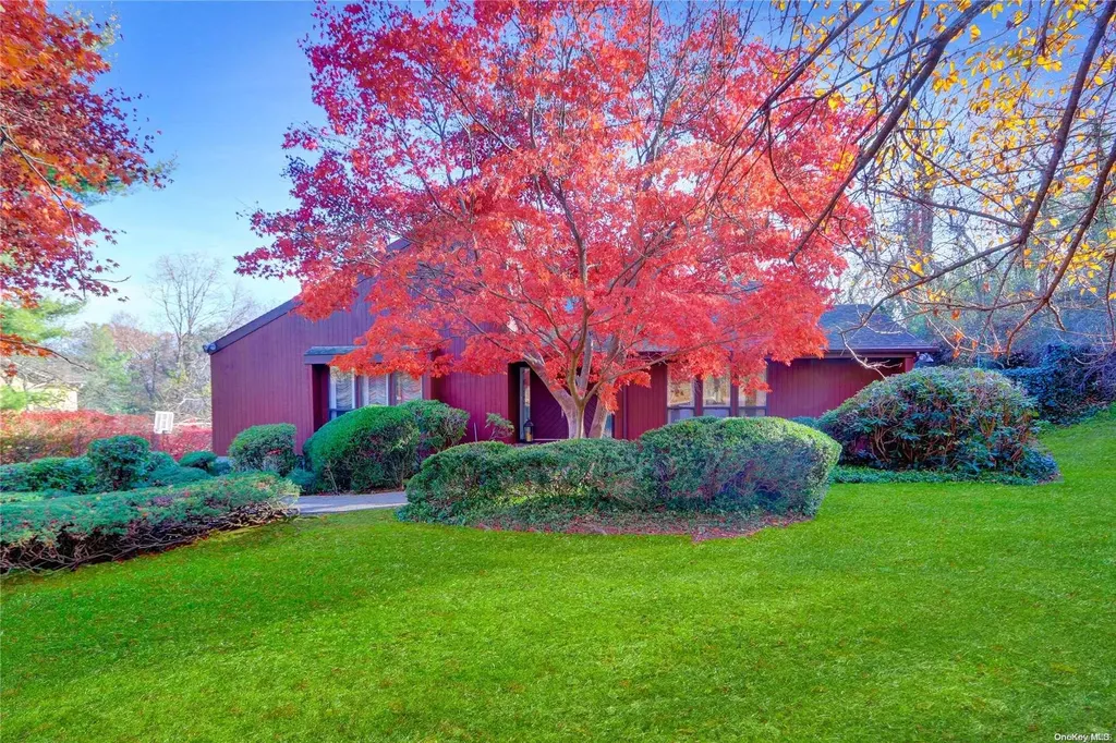 22 Candlewood Path Dix Hills NY 11746