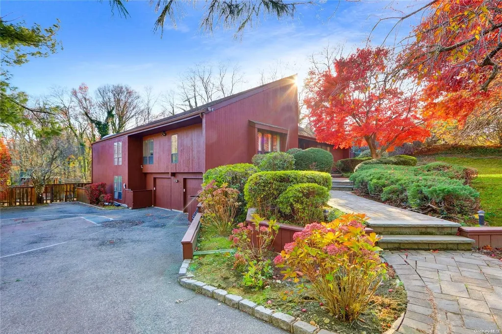 22 Candlewood Path Dix Hills NY 11746